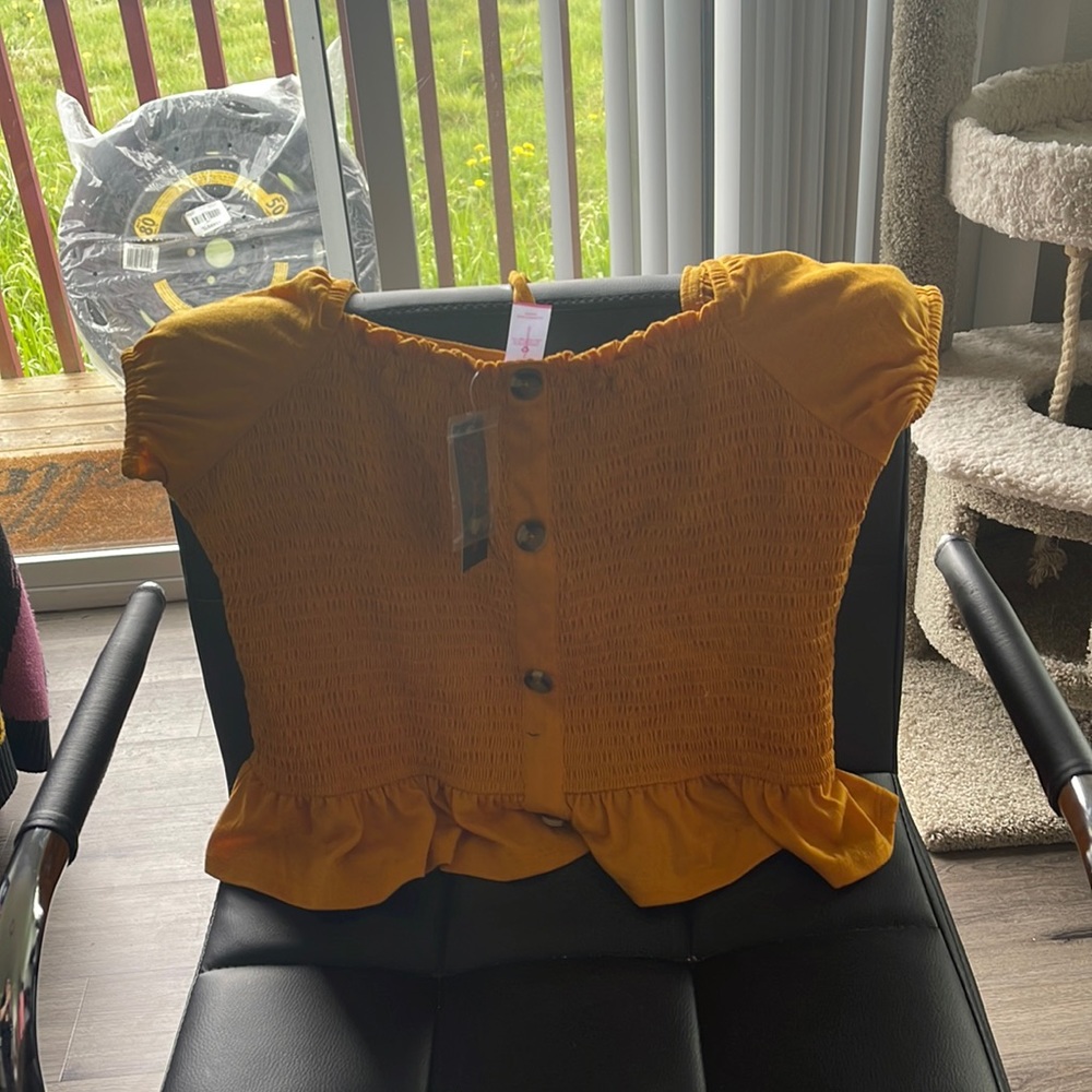 Yellow crop top, nwt